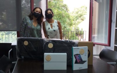 Donació material tecnològic